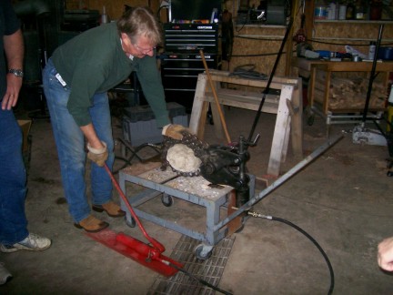 How to CRACK a Geode with a Pipe Cutter!